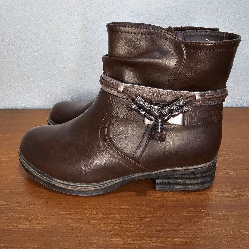 Via Pinky Womens Ankle Boot Shoe Elly-02 Brown Embellished Fashion Biker Size 8.